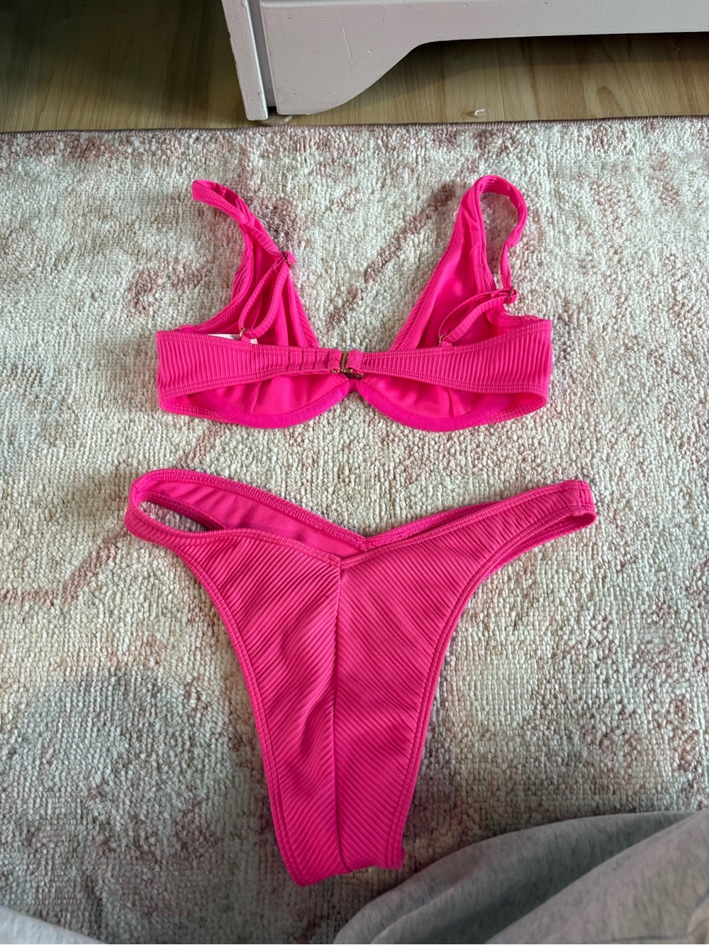 Bras - Picture 2 of 4